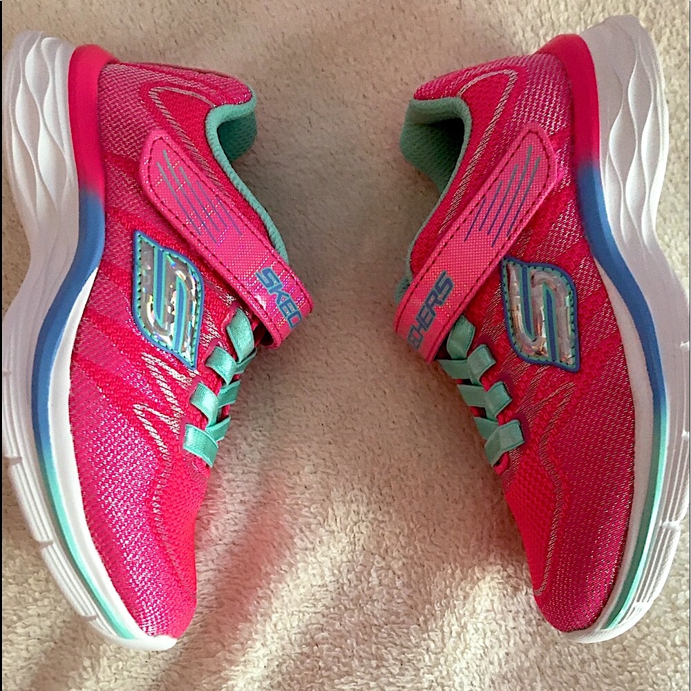 NWOT Girl’s pink gel infused memory foam Skechers size 11.5 (toddler)